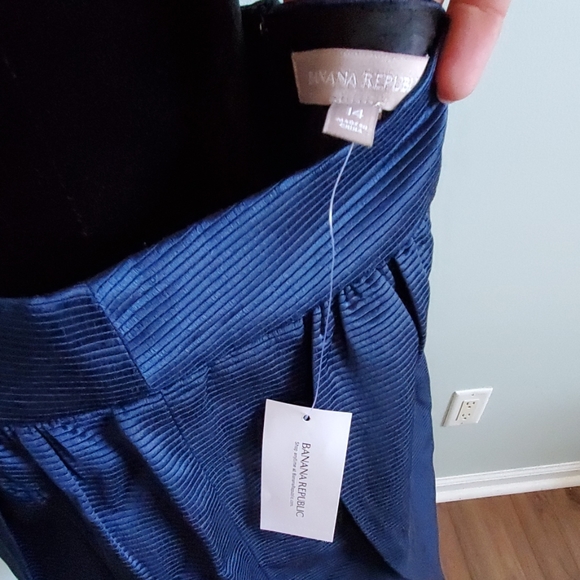 Banana Republic- Ribbed Flare Mini Skirt Pockets - Picture 5 of 6